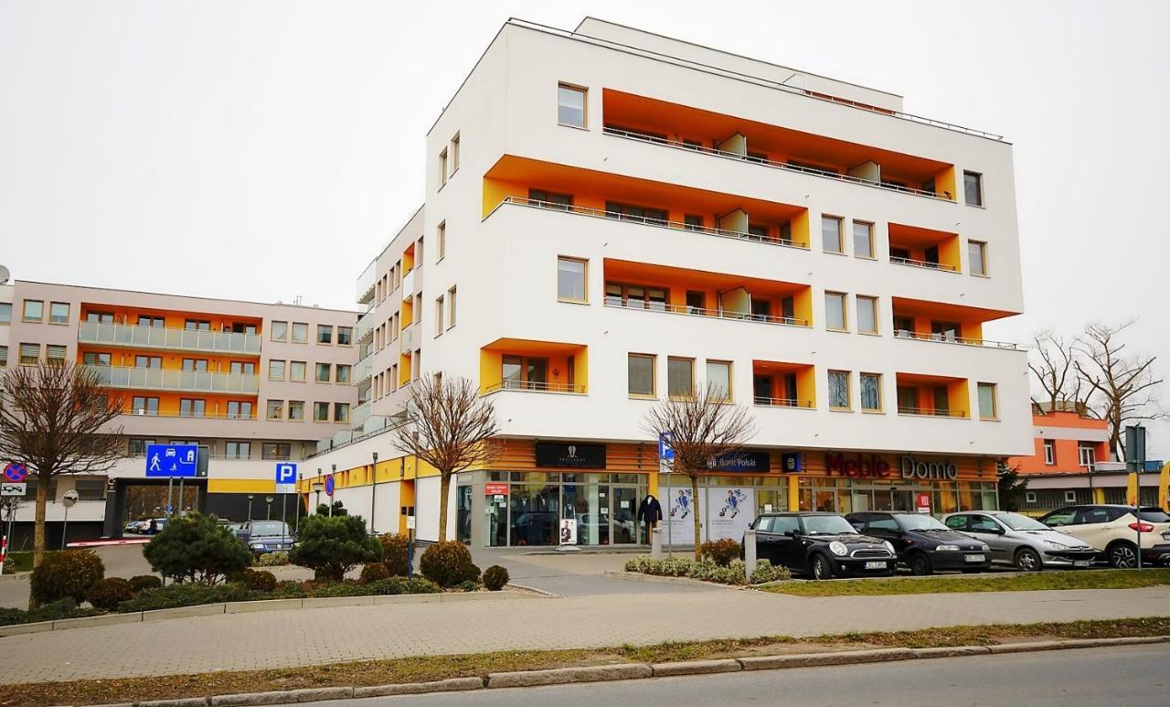 Miodowy Dom Exspanse Apartament 2 Lub 3 Pokoje Z Tarasem I Parkingiem Kolobrzeg Exterior photo